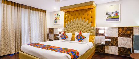 Egyptian cotton sheets, premium bedding, in-room safe, free WiFi