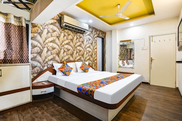 Premium Room | Egyptian cotton sheets, premium bedding, in-room safe, free WiFi - Fabhotel Saroj Inn (Nashik)