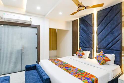Luxury Suite | Egyptian cotton sheets, premium bedding, in-room safe, soundproofing