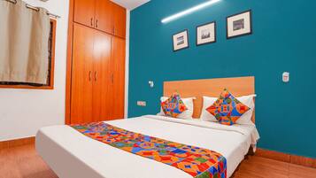 Egyptian cotton sheets, premium bedding, in-room safe, free WiFi
