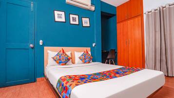 Egyptian cotton sheets, premium bedding, in-room safe, free WiFi