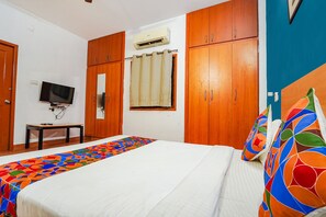 Egyptian cotton sheets, premium bedding, in-room safe, free WiFi - Fabexpress Harma Residency (Chennai)
