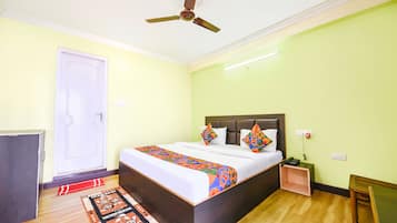 Deluxe Room | Egyptian cotton sheets, premium bedding, in-room safe, soundproofing