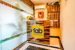 Reception - Fabexpress Kurla Inn (Mumbai)
