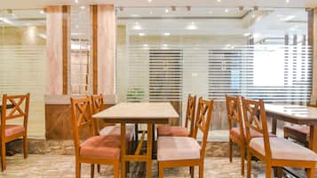 Bữa sáng kiểu Âu hàng ngày (300 INR/mỗi người)