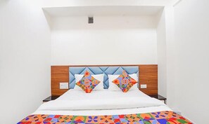 Egyptian cotton sheets, premium bedding, in-room safe, free WiFi - Fabhotel Vishala Inn (Ahmedabad)