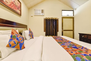 Egyptian cotton sheets, premium bedding, in-room safe, free WiFi - Fabhotel Resort Royal Garden Retreat (Abu Road)