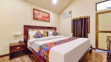 Egyptian cotton sheets, premium bedding, in-room safe, free WiFi
