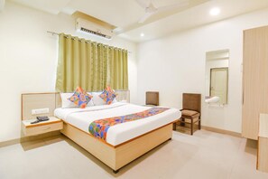 Deluxe Room | Egyptian cotton sheets, premium bedding, in-room safe, free WiFi - Fabhotel Ananta Sagar (Pune)