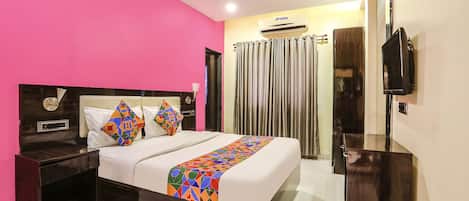 Egyptian cotton sheets, premium bedding, in-room safe, free WiFi