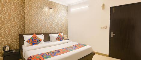 Egyptian cotton sheets, premium bedding, in-room safe, free WiFi