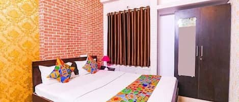 Deluxe Room | Egyptian cotton sheets, premium bedding, in-room safe, free WiFi