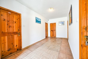 Lobby - Fabhotel Kanchnikoot (Manali)