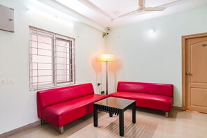 Lobby sitting area - Fabexpress Blue Dawn (Hyderabad)