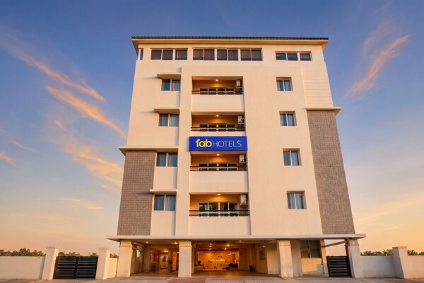Fabhotel Blue Dawn Suites - Hyderabad