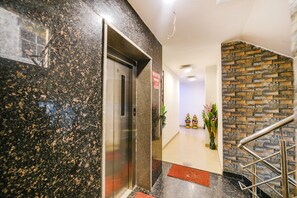 Lobby - Fabhotel The Royal Residency (New Delhi)