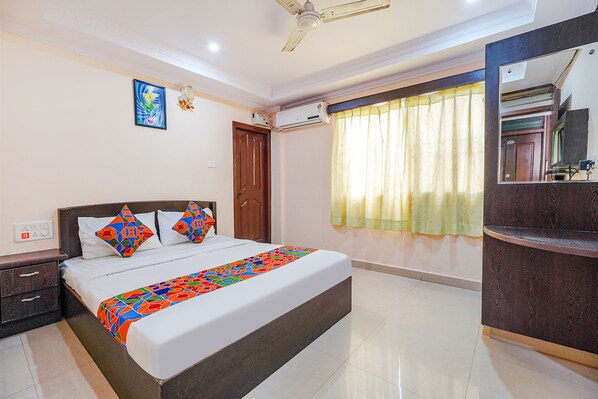 Egyptian cotton sheets, premium bedding, in-room safe, free WiFi - Fabhotel Bns Lodge (Bengaluru)