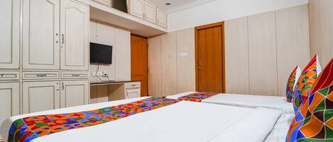 Egyptian cotton sheets, premium bedding, in-room safe, free WiFi