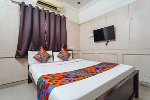 Egyptian cotton sheets, premium bedding, in-room safe, free WiFi - Fabhotel Nest Inn Service Apartment (Chennai)