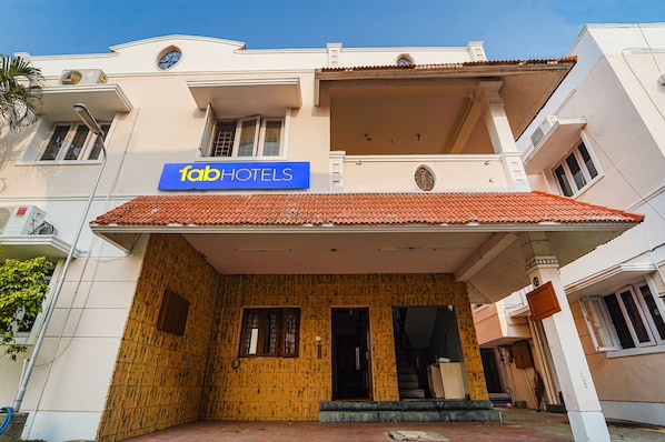 Exterior - Fabhotel Nest Inn Service Apartment (Chennai)