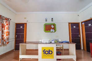 Reception - Fabhotel Nest Inn Service Apartment (Chennai)