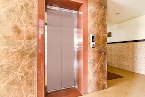 Elevator - Fabhotel Sanjay Palace (Jaipur)