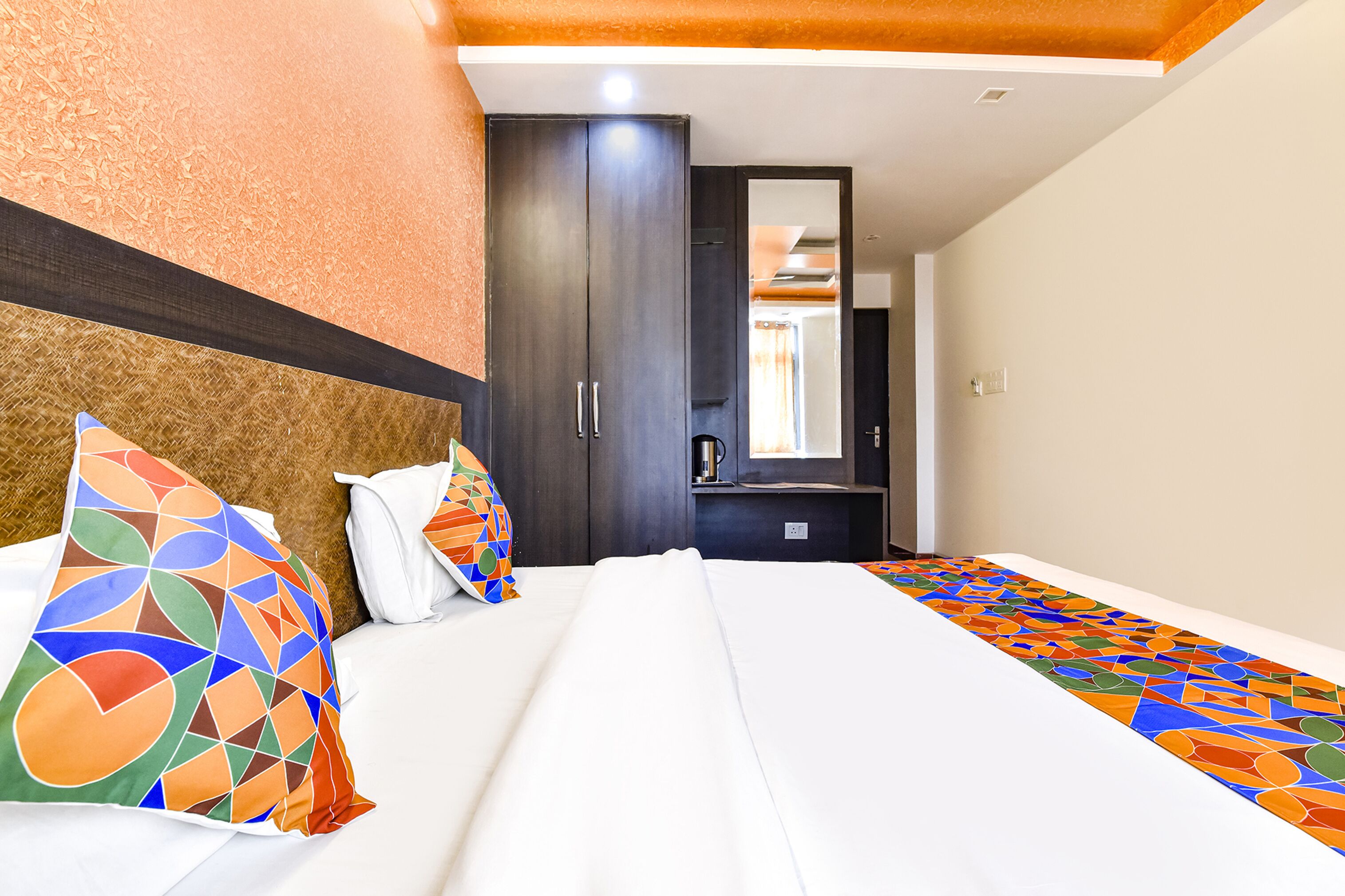 Egyptian cotton sheets, premium bedding, in-room safe, free WiFi