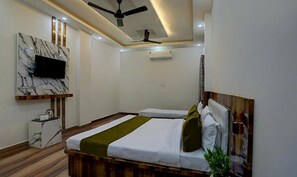 Egyptian cotton sheets, premium bedding, in-room safe, free WiFi - FabHotel Vihaan Regency (New Delhi)