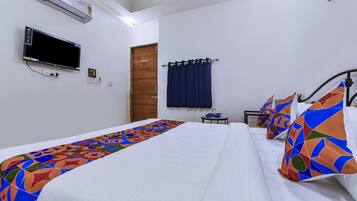 Egyptian cotton sheets, premium bedding, in-room safe, free WiFi