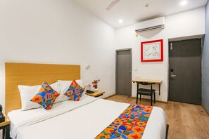 Egyptian cotton sheets, premium bedding, in-room safe, free WiFi - FabExpress Vivek (Prayagraj)