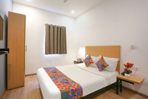 Egyptian cotton sheets, premium bedding, in-room safe, free WiFi - FabExpress Vivek (Prayagraj)