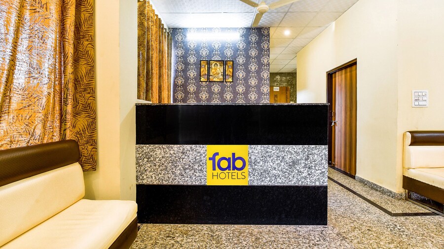 Fabhotel Golden Manor Inn