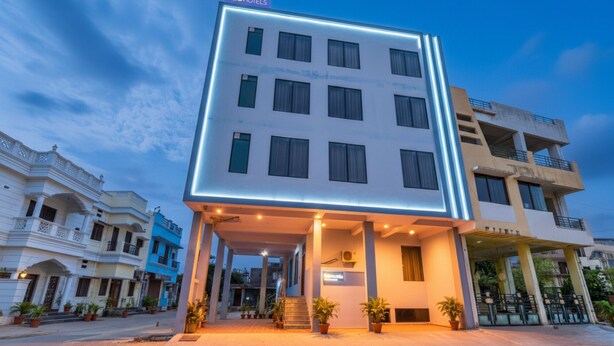 A modern hotel with a flat roof, multiple balconies, and a well-lit entrance. - Fabhotel Golden Manor Inn (Jaipur)