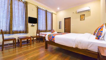 Egyptian cotton sheets, premium bedding, in-room safe, free WiFi