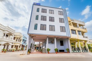 숙박 시설 입구