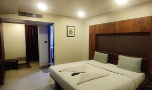 Egyptian cotton sheets, premium bedding, in-room safe, free WiFi - Fabhotel Adya Classic (Anekal)