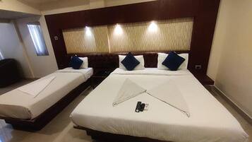 Egyptian cotton sheets, premium bedding, in-room safe, free WiFi
