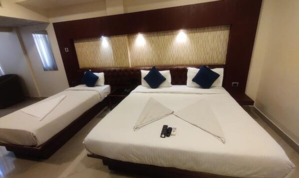 Egyptian cotton sheets, premium bedding, in-room safe, free WiFi - Fabhotel Adya Classic (Anekal)