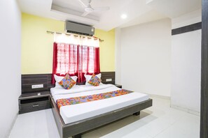 Egyptian cotton sheets, premium bedding, in-room safe, free WiFi - Fabexpress New Punjab (Nashik)