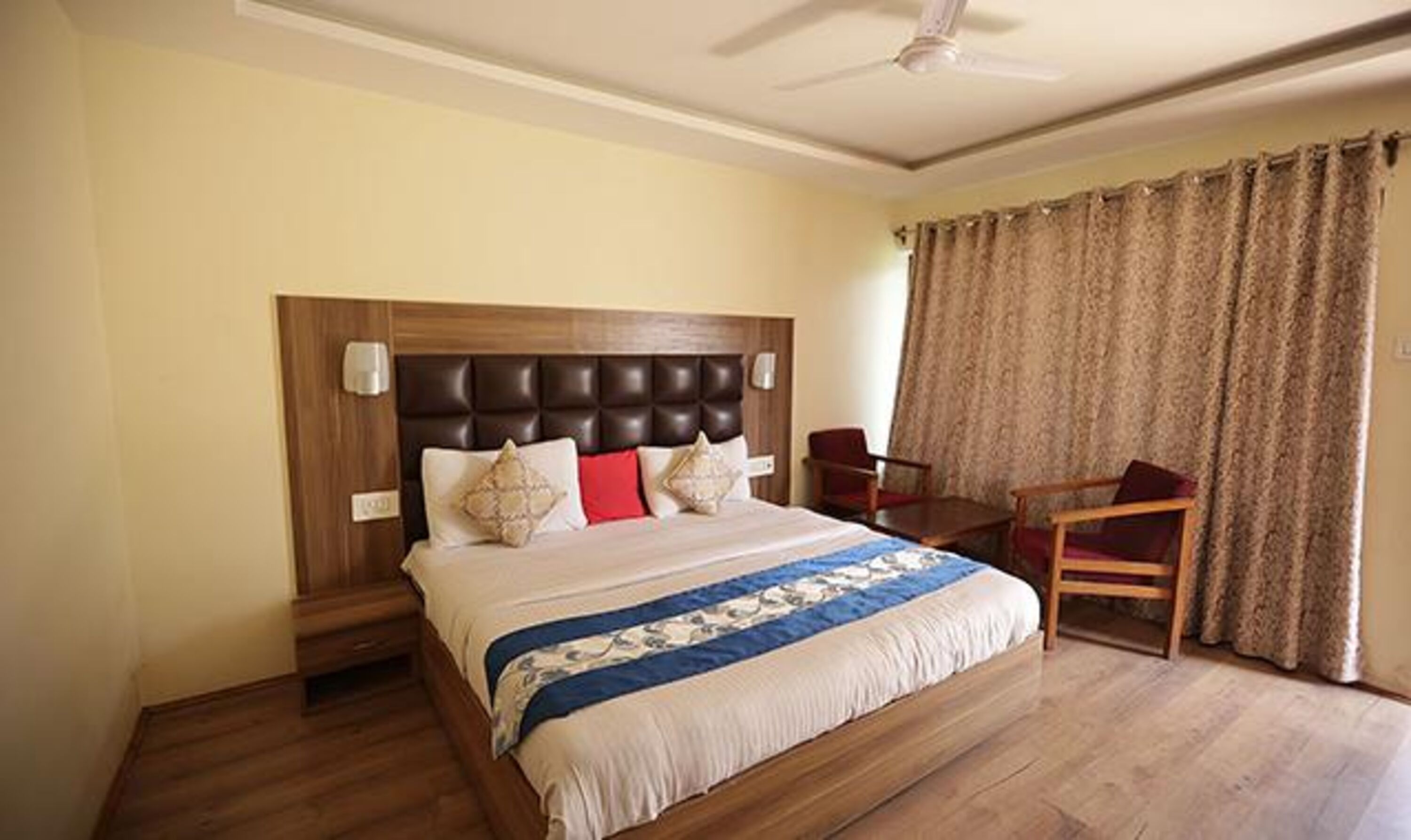Egyptian cotton sheets, premium bedding, in-room safe, free WiFi