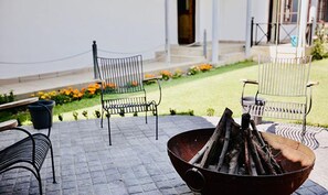 Lobby sitting area - Fabhotel The Island (Srinagar)