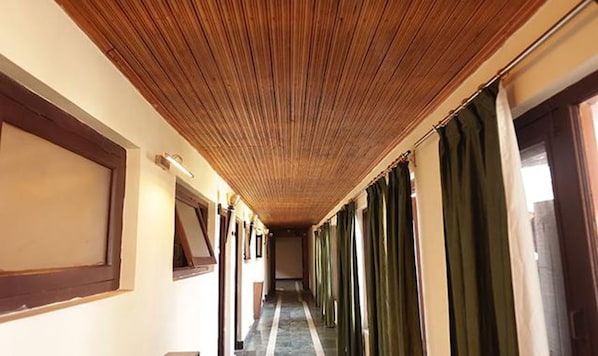 Lobby - Fabhotel The Island (Srinagar)