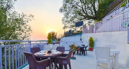 FabHotel Golden Oak Villa