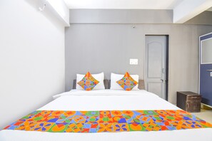 Egyptian cotton sheets, premium bedding, in-room safe, free WiFi - Fabhotel Happy Stay In (Paud)