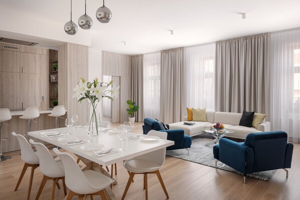 Apartament de luxe | Sala d'estar | Televisor intel·ligent, Netflix i serveis de streaming