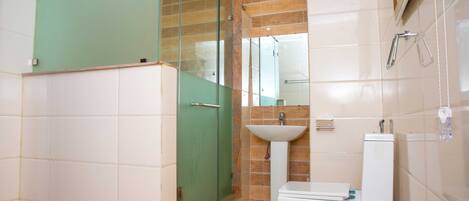 Deep-soaking bathtub, designer toiletries, towels, soap