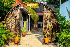 Outdoor pool - OTK'S APARTMENT (Abuja)