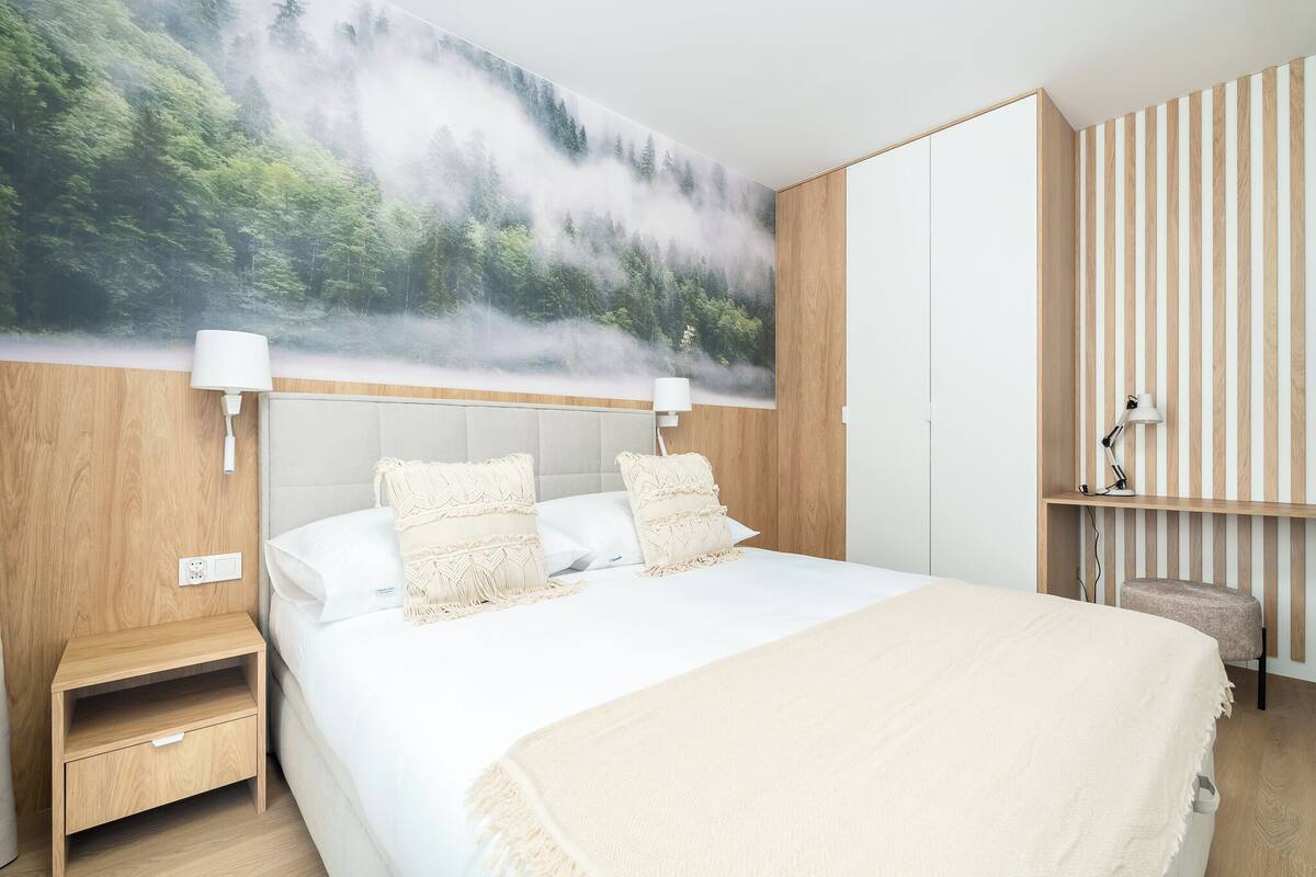 Deluxe Apartment | 2 bedrooms, free WiFi