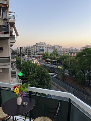 Apartment | Outdoor dining - Four Seasons Apartment in Athens (Karpenisi)
