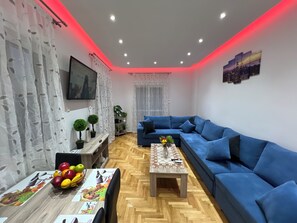 Living area - Four Seasons Apartment in Athens (Karpenisi)